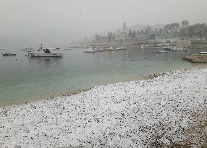 Noor And Πανσιόν 3*